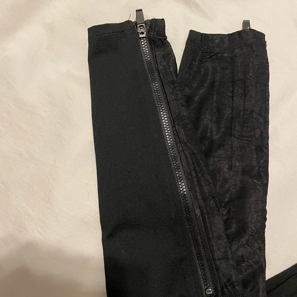 Fabletics- XXS Black Leggings - With Zippers at bottoms - Picture 2 of 5